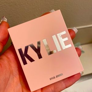 Kylie cosmetics highlighter